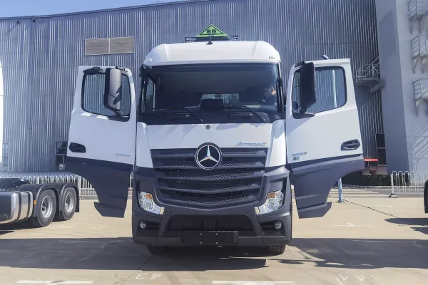 тяжелый грузовик Mercedes-Benz Actros C мощностью 520 лошадиных сил 6X4 транспортный трактор опасных химических веществ (национальный 6) (BJ4266Y6DHL-03)
