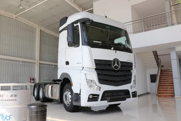 Mercedes-Benz новый тягач Actros 450hp 6X4 (модель 2645LS)