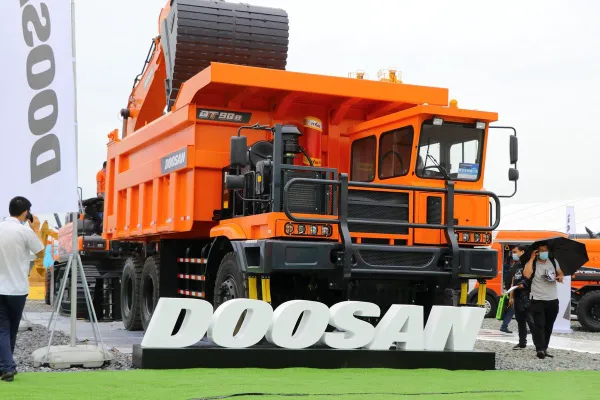 карьерный самосвал Doushan DT90B 430hp 6X4