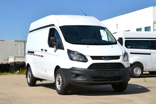Jiangling Automobile Xinquanshun 122 лошадиные силы 3-местный 2,0T дизельный автомобиль с высокой крышей закрытый грузовик (национальный 6)