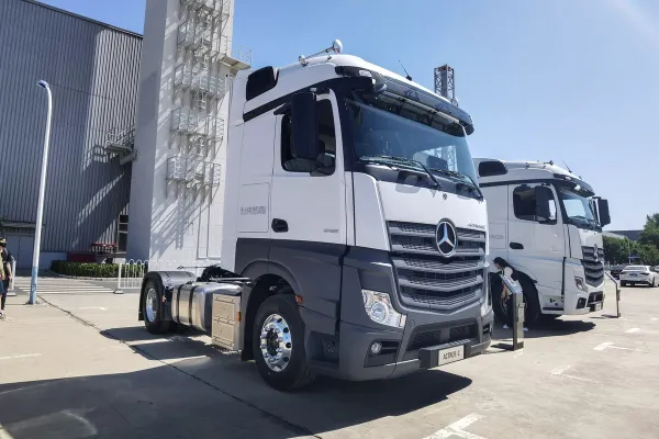 тягач Mercedes-Benz Actros C 580hp 4X2 (№ 6) (BJ4186Y6AL-02)